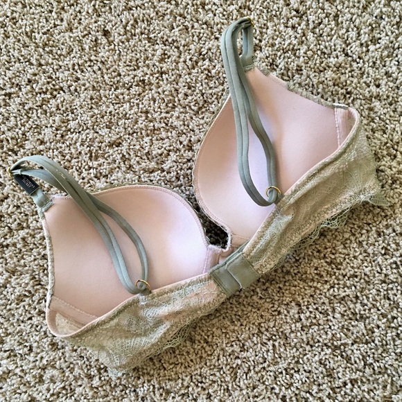 Victoria’s Secret Push-up Bra - Picture 2 of 2